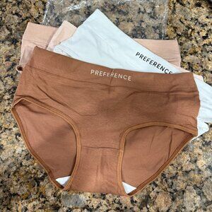 Woman underwear. Set of 4